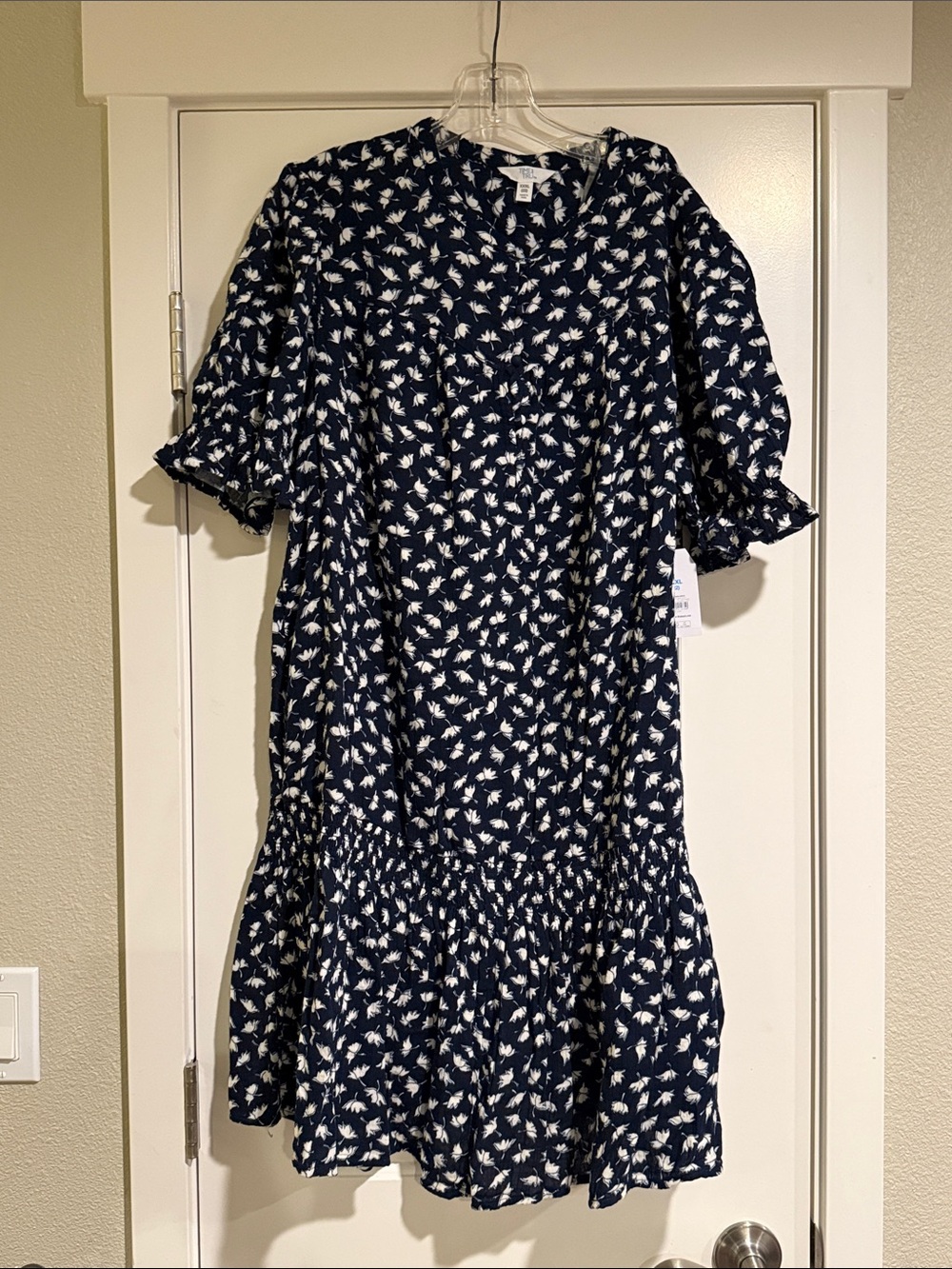 Time and Tru Navy and White Floral Short Sleeve Dress